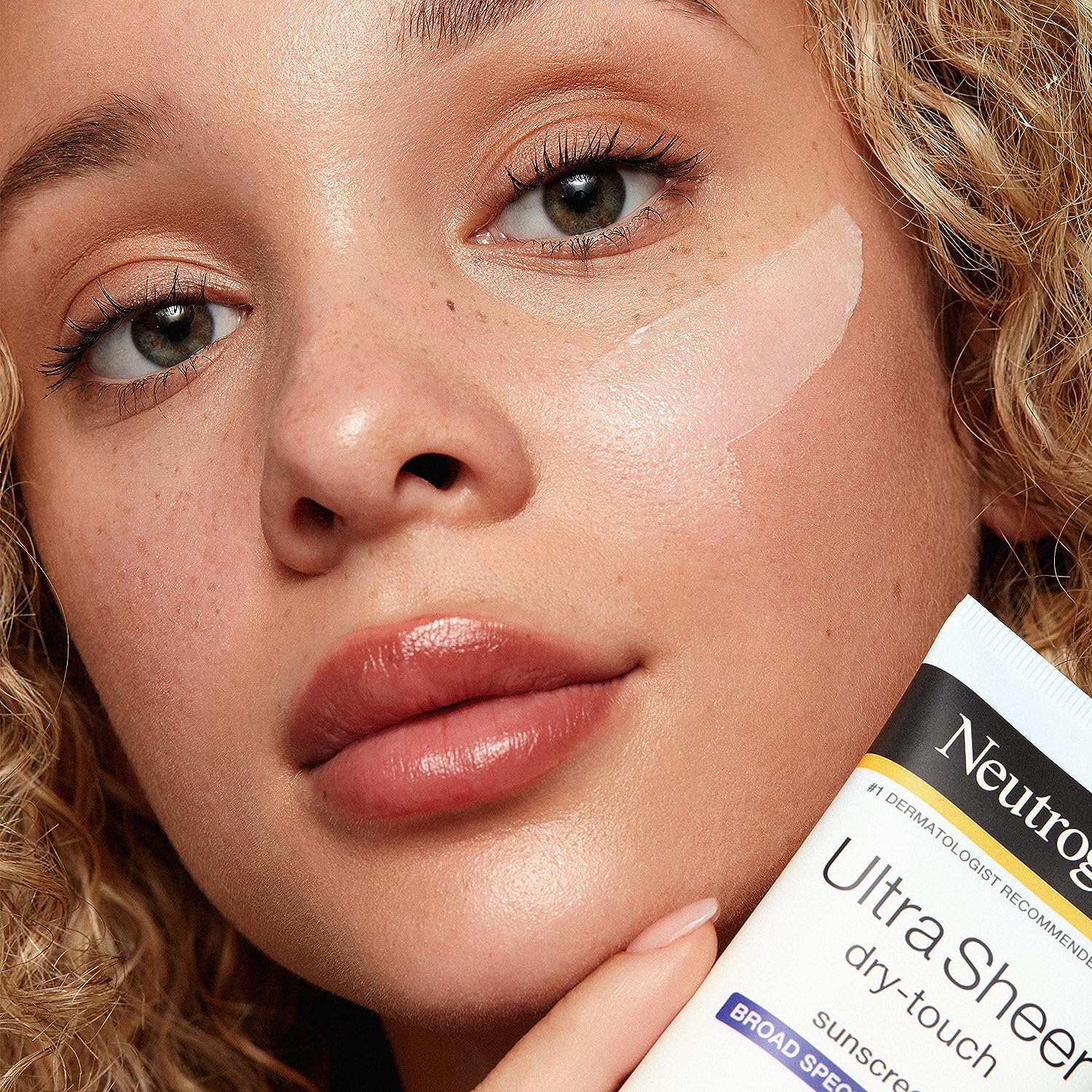 Neutrogena Ultra Sheer Dry-Touch Water Resistant and Non-Greasy Sunscreen Lotion with Broad Spectrum SPF 70, 3 Fl Oz - Image 3