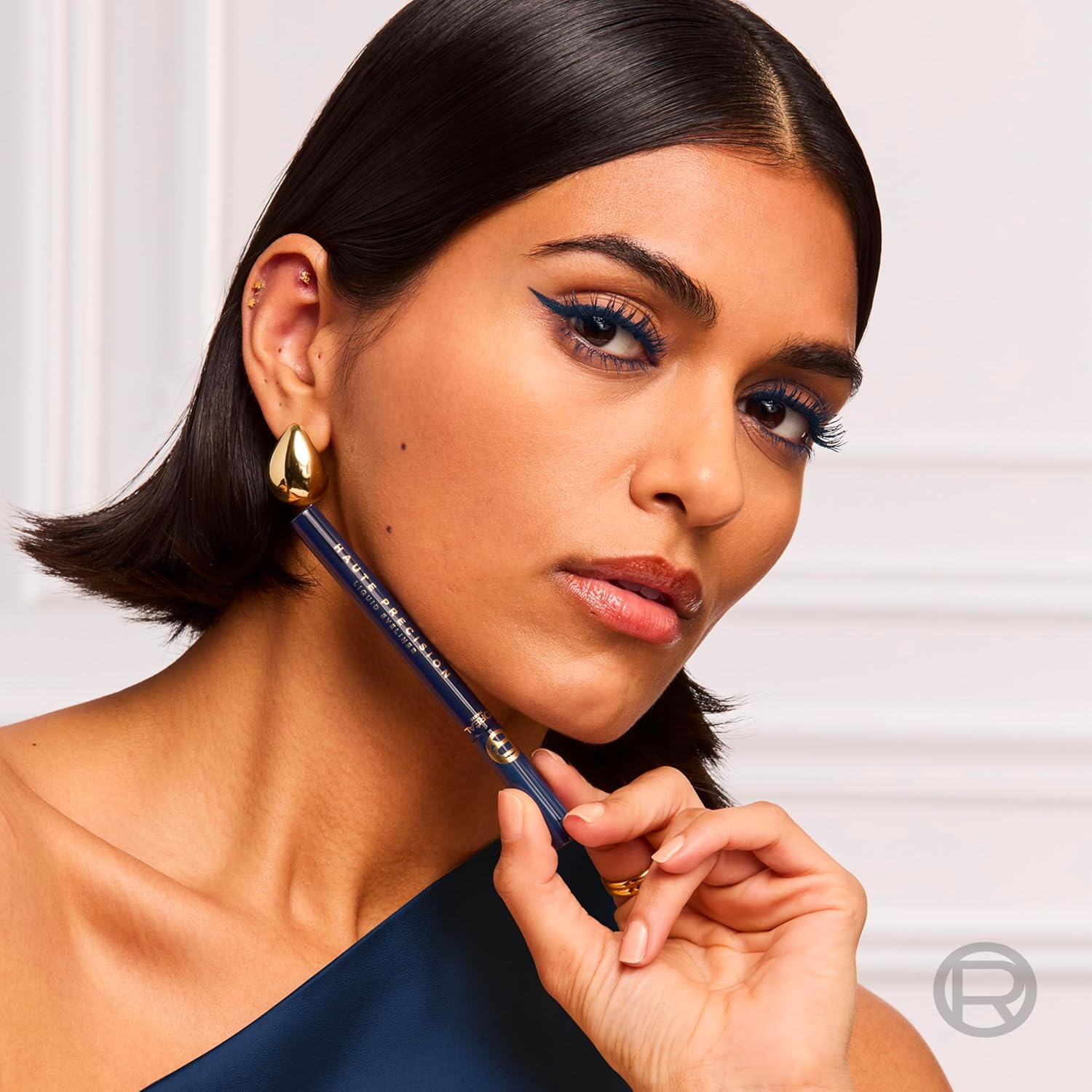 L'Oreal Paris Haute Precision Waterproof Liquid Eyeliner, Smudge-Proof Eye Liner with Micro-Tip, for up to 28HR Eye Makeup Wear, 030 Blue Suede - Image 5